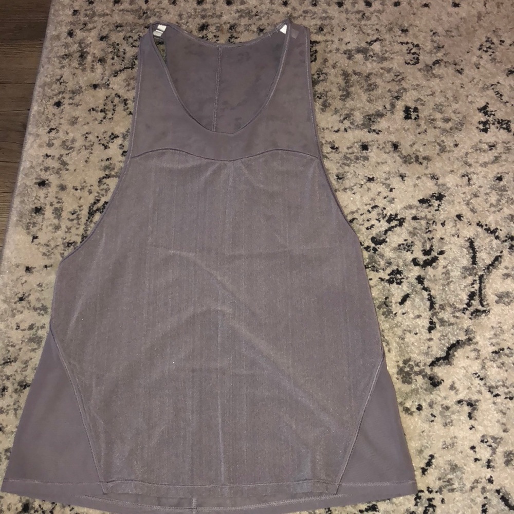 Women’s Lululemon workout top